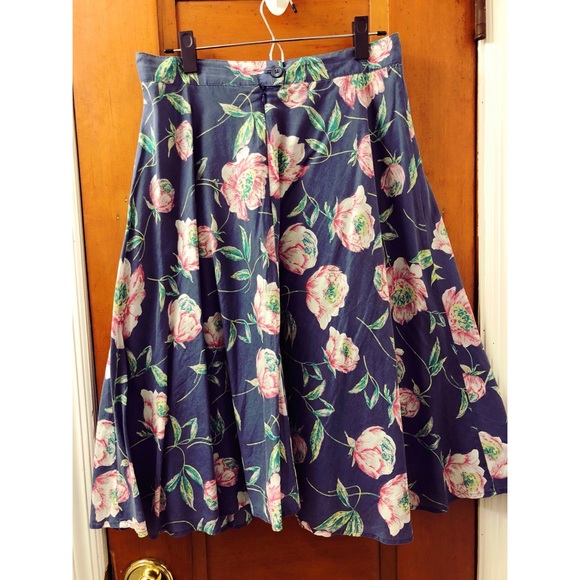 COPY - FRENCH CONNECTION SKIRT - Picture 3 of 4